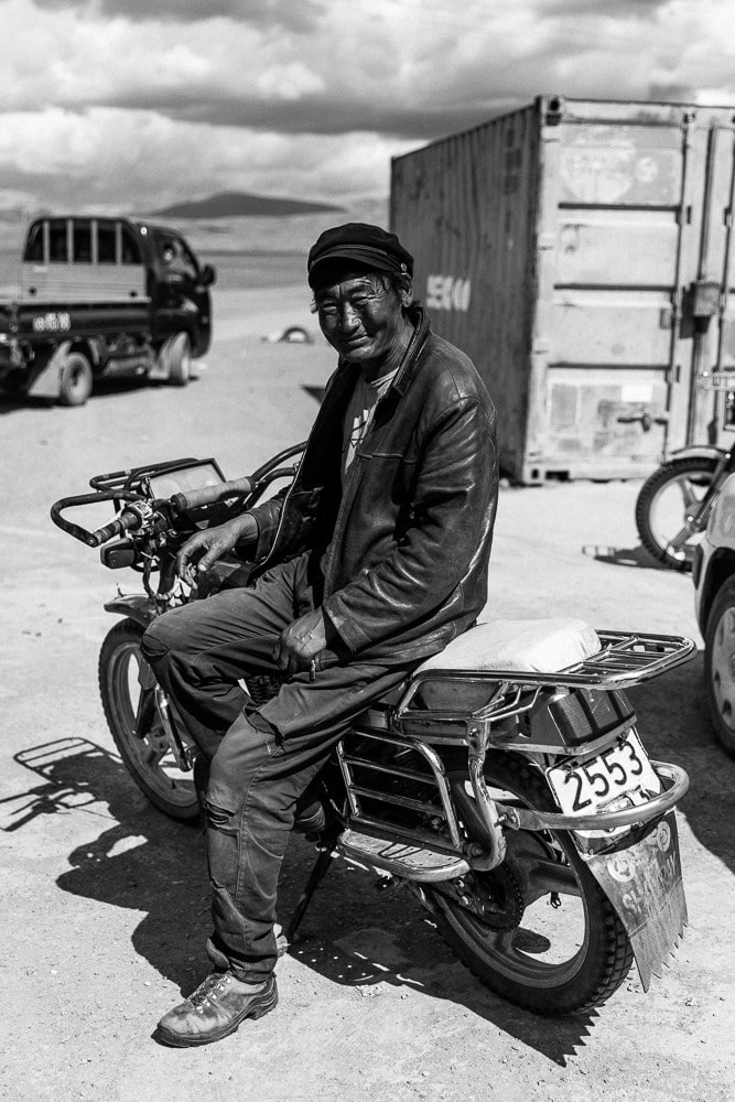 Reisereportage Mongolei Mongole auf Motorrad