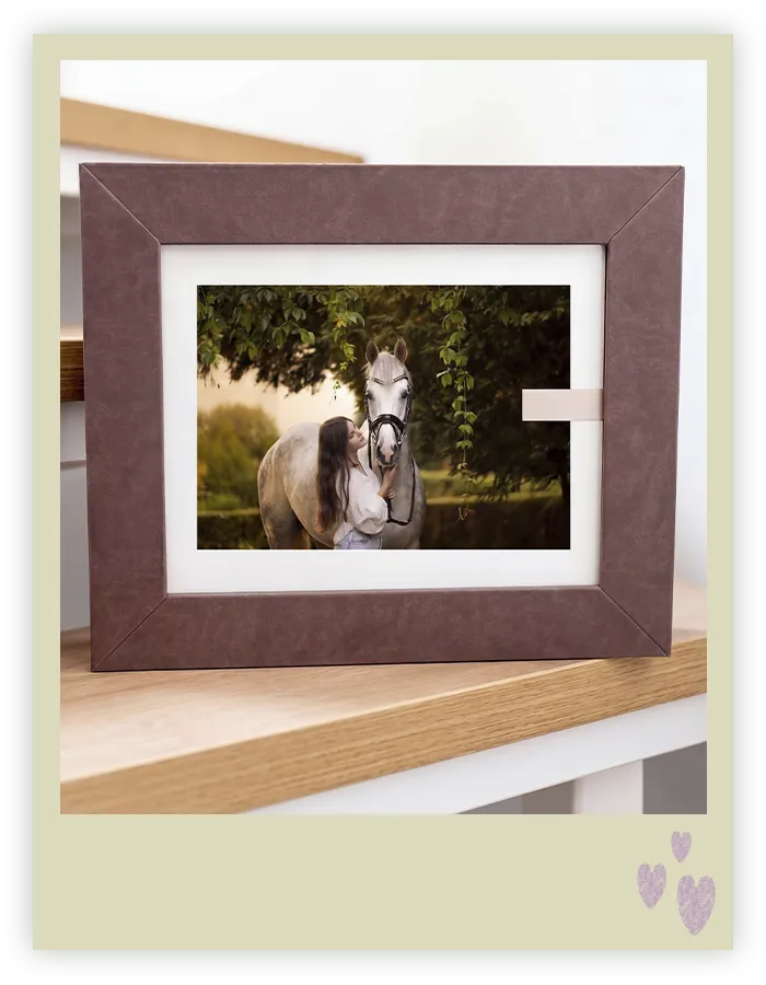 Große handgefertigte Bilderbox mit magnetischem Acryldeckel und Pferdefotos, Fotoprodukt der Pferdefotografie Bremen von Ines Arnshoff.