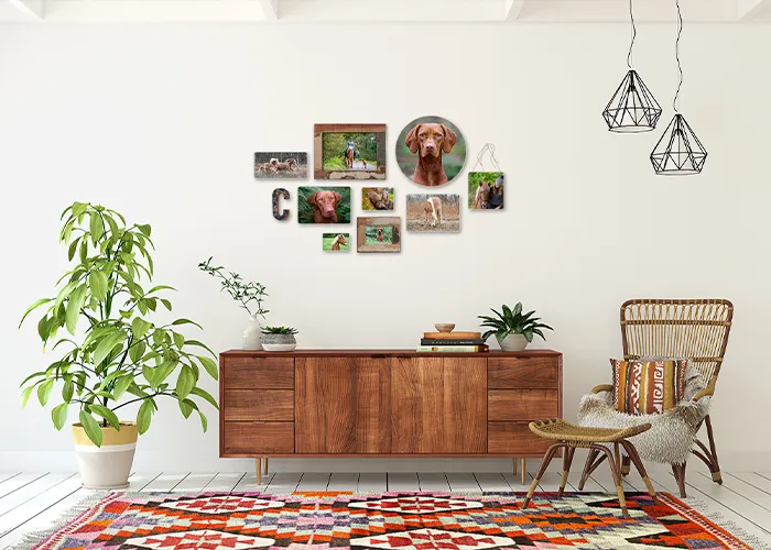 Handgefertigte Wandgalerie aus Holz mit Hunde- und Pferdefotos, Fotoprodukt der Pferdefotografie Bremen von Ines Arnshoff.